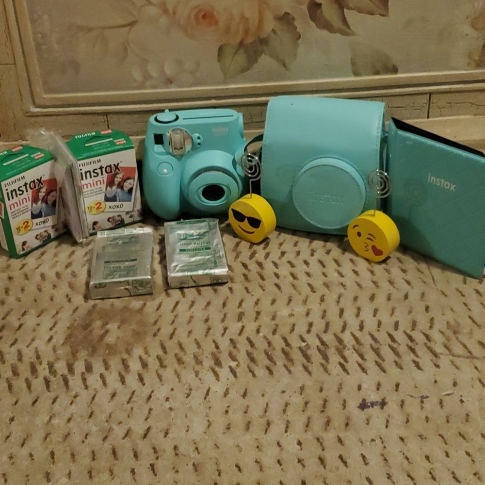 A camera - Picture 4 of 8